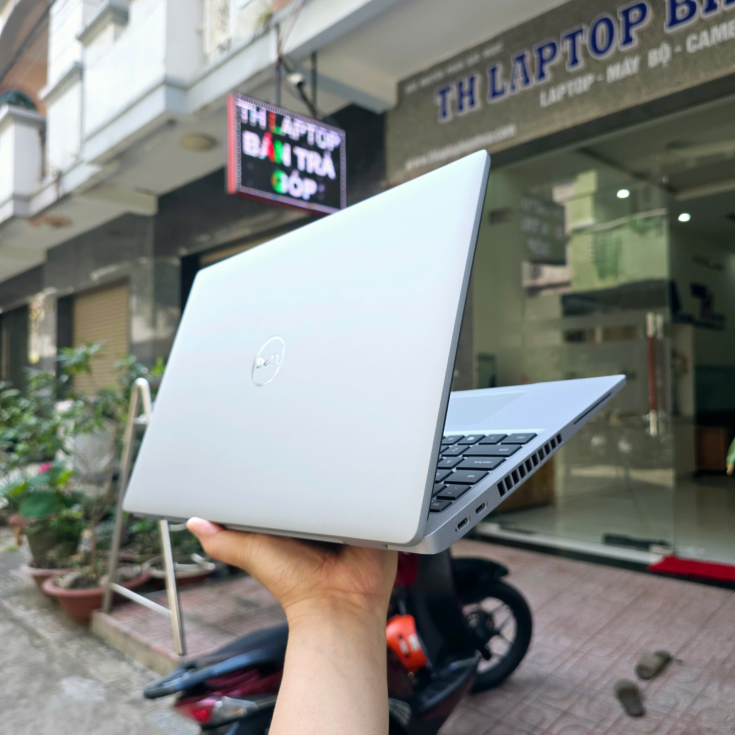 Dell Precision 3560 (Core i7 1185G7, RAM 16GB, SSD 256GB, Nvidia Quadro T500 2GB, 15.6 inch FullHD) - Ảnh 2